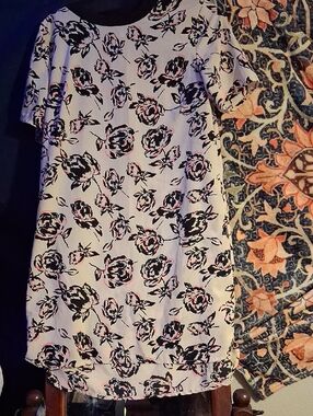 Floral Short Sleeve Shift Dress in White, Black & Pink